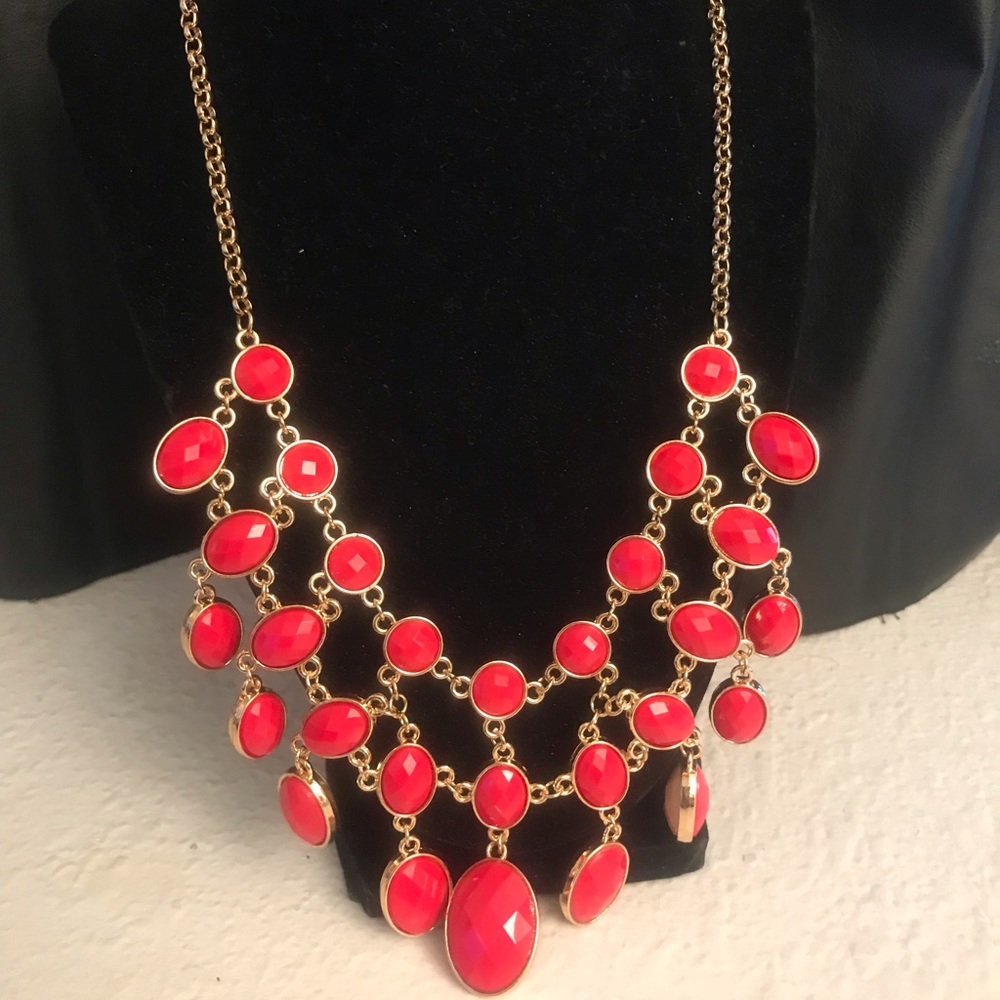 Reversible statement bib necklace